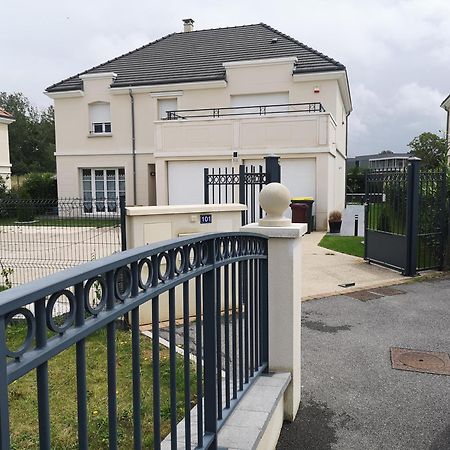 Bienvenus Chez Eric A Montevrain Apartment Luaran gambar